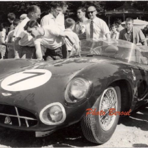 L'Aston Martin DBR 1 de 1960 au pesage
© Beroul L'Aston Martin DBR 1 de 1960 au pesage
© Beroul